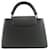 Borsa Louis Vuitton Capucines BB Nero - vista 2