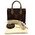 Borsa Tote Louis Vuitton OnTheGo PM Marrone Monogramma - vista 3