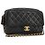 CHANEL Bolso de Hombro con Cadena de Piel de Cordero Negro y Oro Matelasse CC Auth yk20568SAV Dorado