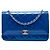 Portafoglio Chanel Boy trapuntato in vernice blu con catena