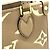 Borsa Louis Vuitton Bicolor Monogram Empreinte OnTheGo BB Beige Grigio - vista 4
