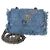 Clutch Denim Mood in denim trapuntato blu Chanel con catena