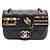Borsa a tracolla con catena e decorazione charm Chanel Nero