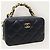 Vanity Chanel Mini bolsa de cosméticos de pele de cordeiro preta com alça de mão e corrente dourada com chip Preto - vista 3