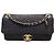 Chanel Borsa a tracolla con patta a catena con medaglia in pelle di vitello chevron nera e oro Serie Medium Nero