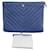 Chanel Clutch New Medium Chevron in Caviar Blu  - vista 1