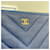 Chanel Clutch New Medium Chevron in Caviar Blu  - vista 3