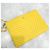 Chanel Clutch Chevron Medium Gialla con finiture dorate - vista 4