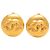 Orecchini Chanel Gold CC tondi placcati oro con clip D'oro