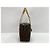 Bolsa de ombro Louis Vuitton Cite em marrom - vista 4