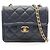 Bolso de hombro Chanel Matelassé en piel de cordero azul marino