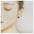 Boucles d'oreilles puces Sweet Alhambra Van Cleef & Arpels  - vue 4