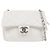 Chanel Bolsa de ombro com aba acolchoada branca Branco