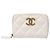 Chanel Tarjetero con cremallera en piel caviar blanco