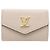 Cartera tríptico Louis Vuitton en piel de becerro grisácea
