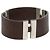 Bracciale rigido Chanel in pelle marrone goffrata e logo in ottone - vista 2