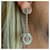 Orecchini Chanel Gold Chain Logo Dangle CC D'oro Metallico - vista 10