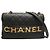 Borsa a tracolla Chanel Medium in agnello trapuntato nero con logo e catena