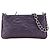 Bolsa Pochette Chanel em pele de cordeiro com relevo de camélia roxa e corrente Roxo