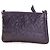 Bolsa Pochette Chanel em pele de cordeiro com relevo de camélia roxa e corrente Roxo - vista 2