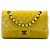 Borsa a tracolla Chanel Medium Classic Double Flap in velluto giallo
