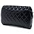Clutch de aba acolchoada em verniz preto Chanel CC com alça de corrente - vista 2