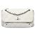 Borsa a tracolla Chanel Reissue 2.55 con patta e tasca in pelle caviar matelassé bianca Bianco