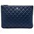 Clutch O Case in agnello trapuntato blu Chanel Medium