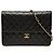Bolsa de ombro Chanel Medium CC em pele de cordeiro acolchoada preta Preto