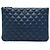 Clutch Chanel Medium in agnello trapuntato blu con doppia cucitura O Case