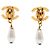 Orecchini a clip Chanel CC placcati oro con gocce di perle finte e chiusura Turn Lock D'oro - vista 2