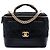 Vanity Neceser Chanel Globe Trotter en caviar iridiscente acolchado negro con bandolera de cadena
