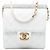 Borsa a tracolla Chanel Small Quilted Lambskin Chic Pearls Flap Bianca Bianco