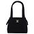 Bolso Chanel en negro con herrajes dorados