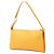 Louis Vuitton Epi Pochette Accessoires in pelle gialla Giallo - vista 2