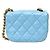 Chanel Bolsa de ombro em pele de cordeiro acolchoada azul celeste com corrente - vista 3
