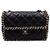 Chanel Borsa a tracolla in pelle d'agnello nera con logo CC dorato, patta, perle e catena dorata Nero - vista 2