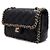 Chanel Borsa a tracolla in pelle d'agnello nera con logo CC dorato, patta, perle e catena dorata Nero - vista 3