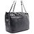 Chanel Borsa a tracolla Timeless CC in pelle caviar morbida nera con catena argentata Nero - vista 3