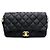 Chanel Borsa a tracolla e borsa a spalla con patta CC in pelle nera e tono oro Season Nero - vista 2