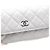 Chanel Mini Bolsa de Ombro com Aba e Corrente de Pérolas em Couro Branco - vista 11