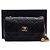 Chanel Schultertasche und Crossbody-Bag aus schwarzem Lammleder mit Perlenkette und goldenem CC-Verschluss