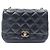 Chanel Borsa a tracolla matelassé in pelle d'agnello Season con catena Nero