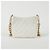 Chanel Borsa hobo in pelle bianca con logo CC, tracolla a catena e crossbody Bianco - vista 4