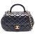 Borsa a spalla e manico superiore Chanel Matelassé in pelle d'agnello nera Nero