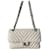 Borsa a tracolla Chanel Timeless Classique Chevron Medium Beige