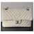 Borsa a tracolla Chanel Timeless Classique Chevron Medium Beige - vista 3