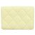 Cartera tri-fold Chanel Timeless Classic Line Yellow Amarillo - vista 2