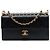 Clutch Chanel Chic Pearls in pelle di capra matelassé nera con catena Nero