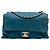 Bolso de hombro Chanel Chic Quilt Large de piel de becerro iridiscente acolchada azul